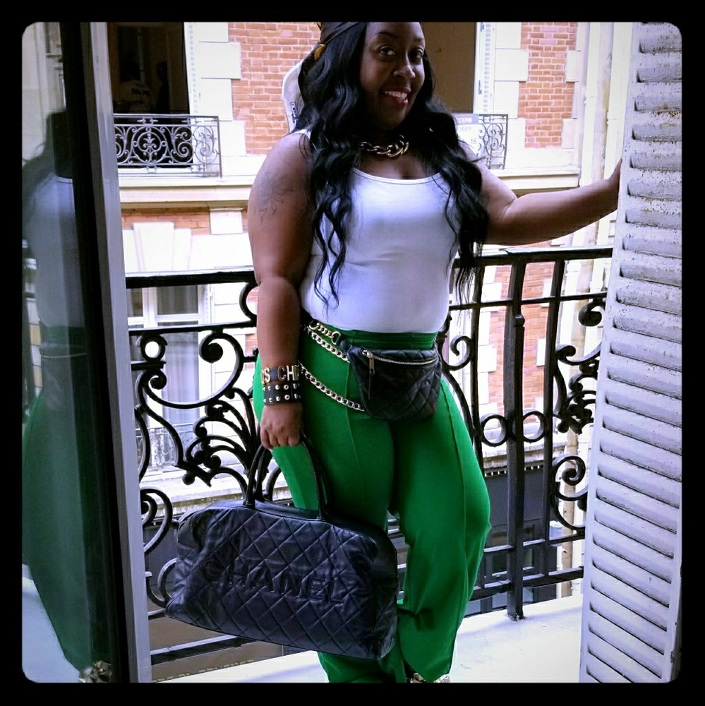 Vintage Quilted Caviar CHANEL Bag (100% authentic)